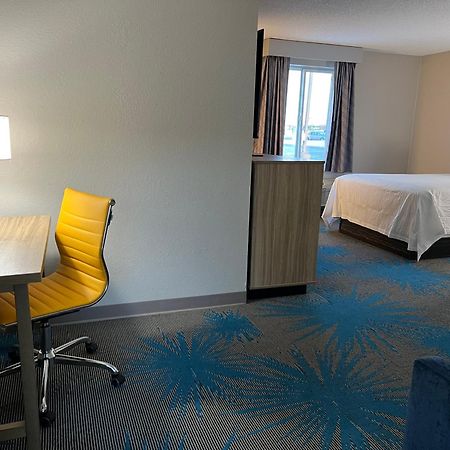 Days Inn By Wyndham Jamestown Bagian luar foto