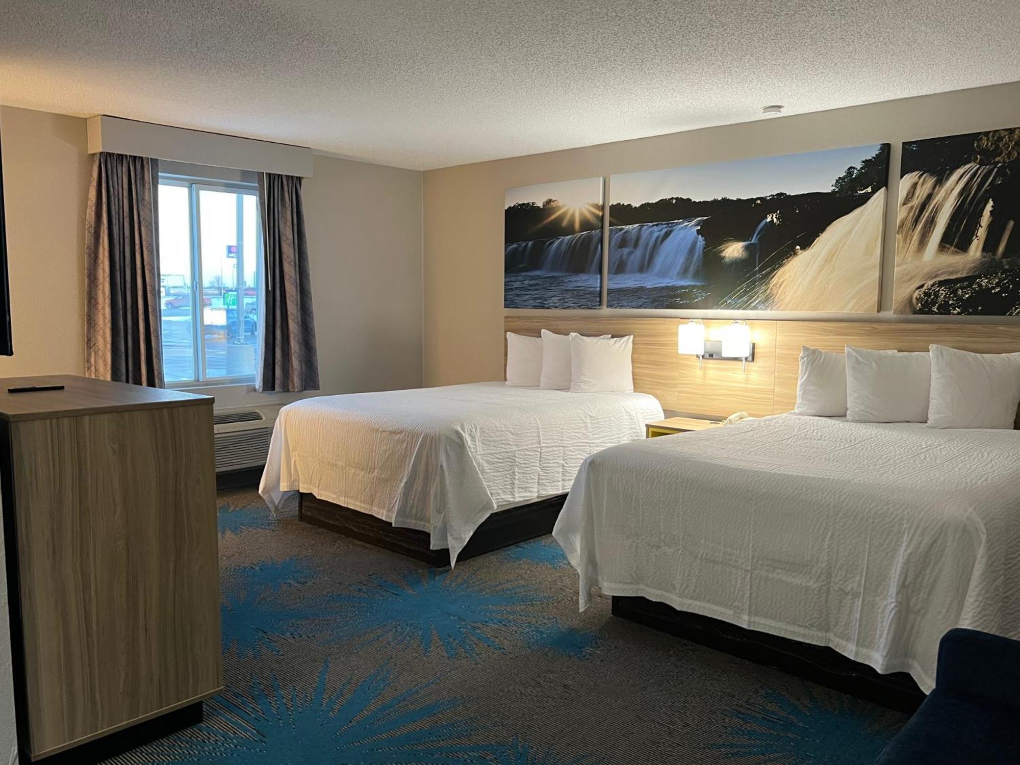 Days Inn By Wyndham Jamestown Bagian luar foto