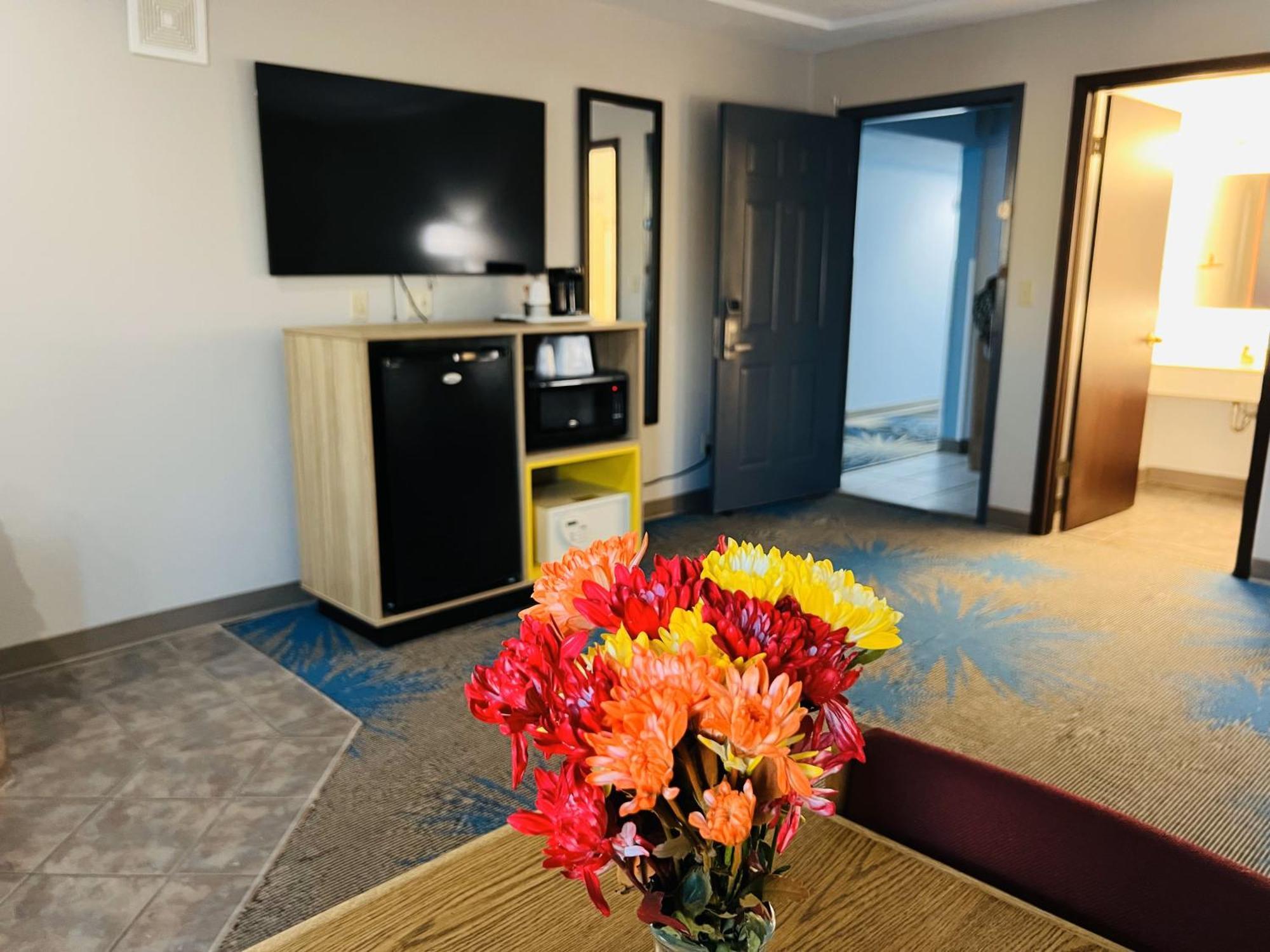 Days Inn By Wyndham Jamestown Bagian luar foto