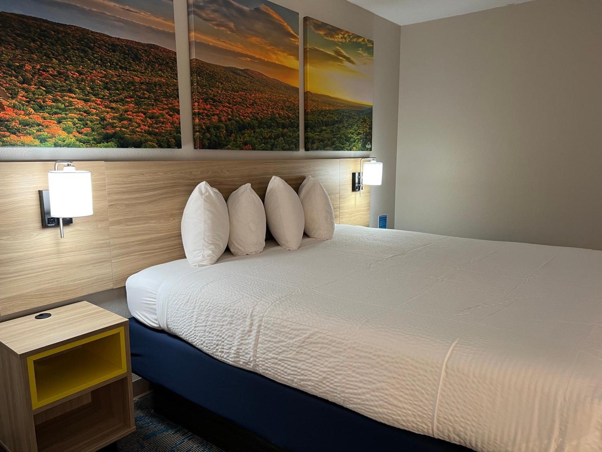 Days Inn By Wyndham Jamestown Bagian luar foto