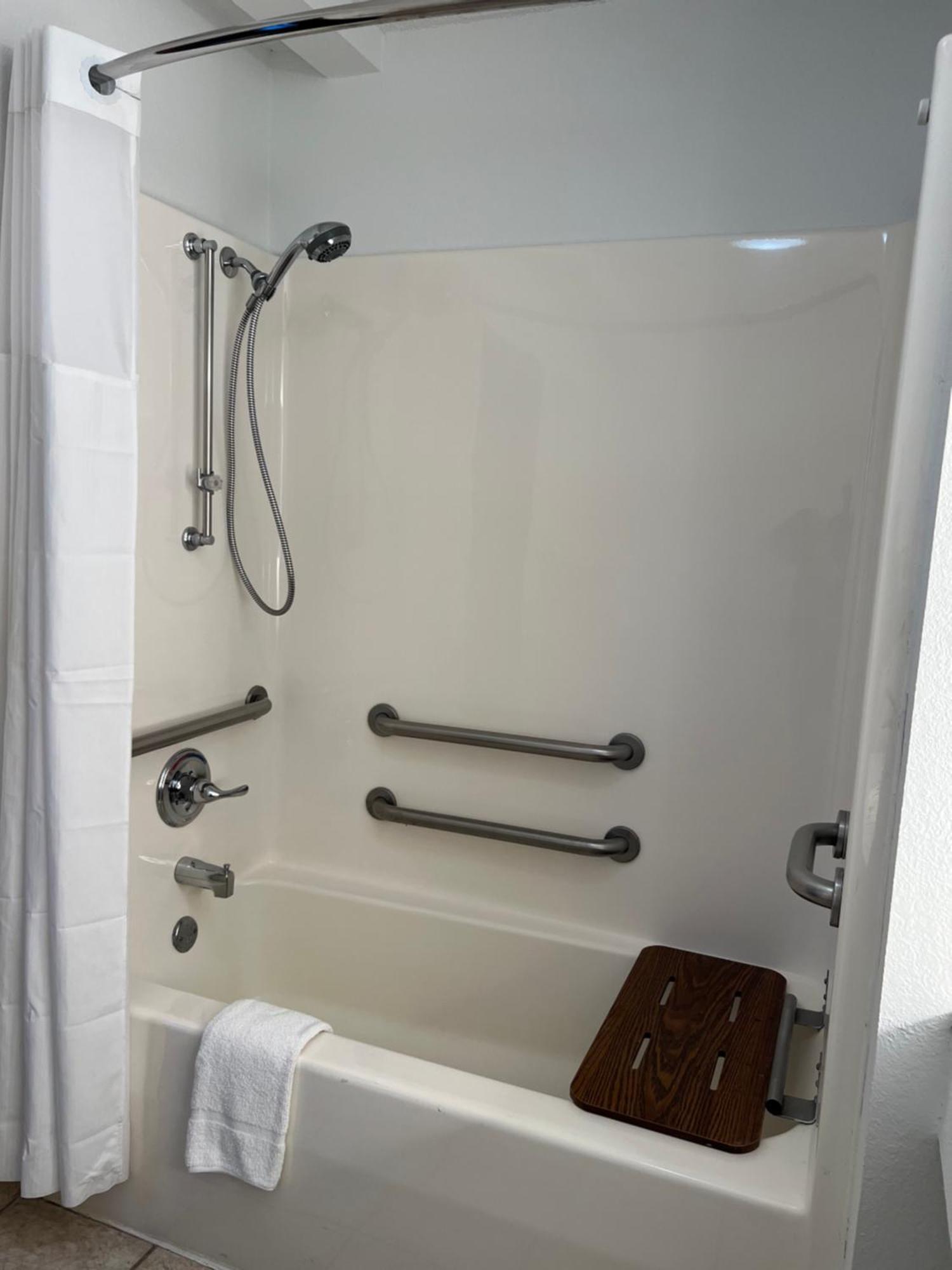 Days Inn By Wyndham Jamestown Bagian luar foto