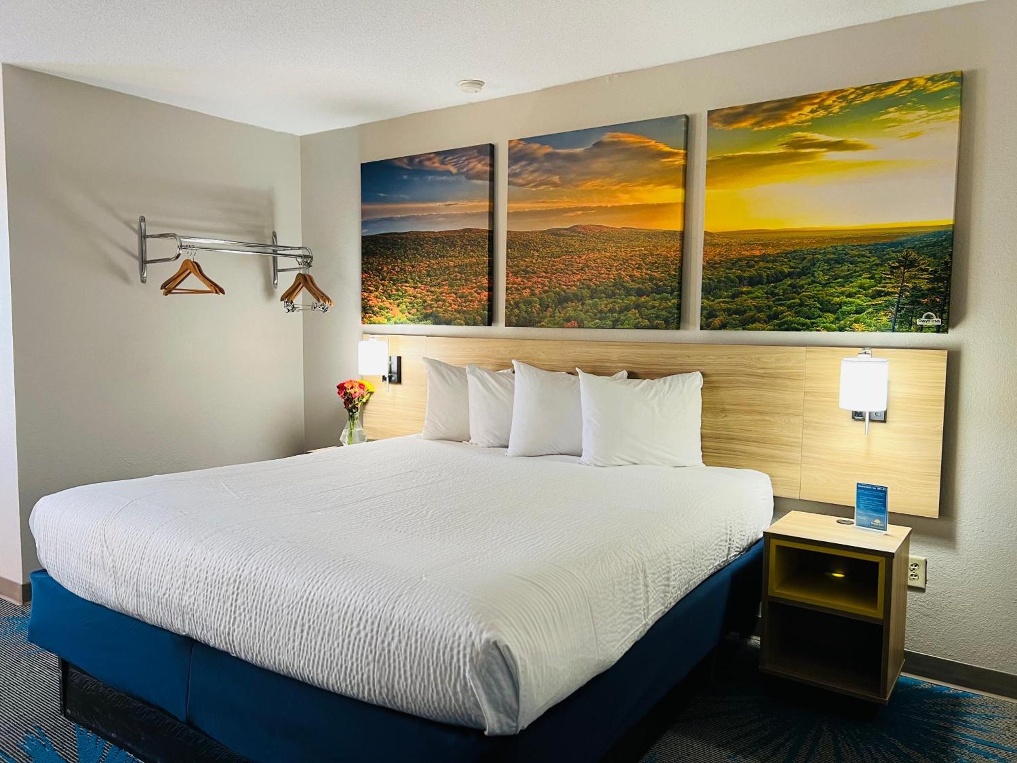 Days Inn By Wyndham Jamestown Bagian luar foto