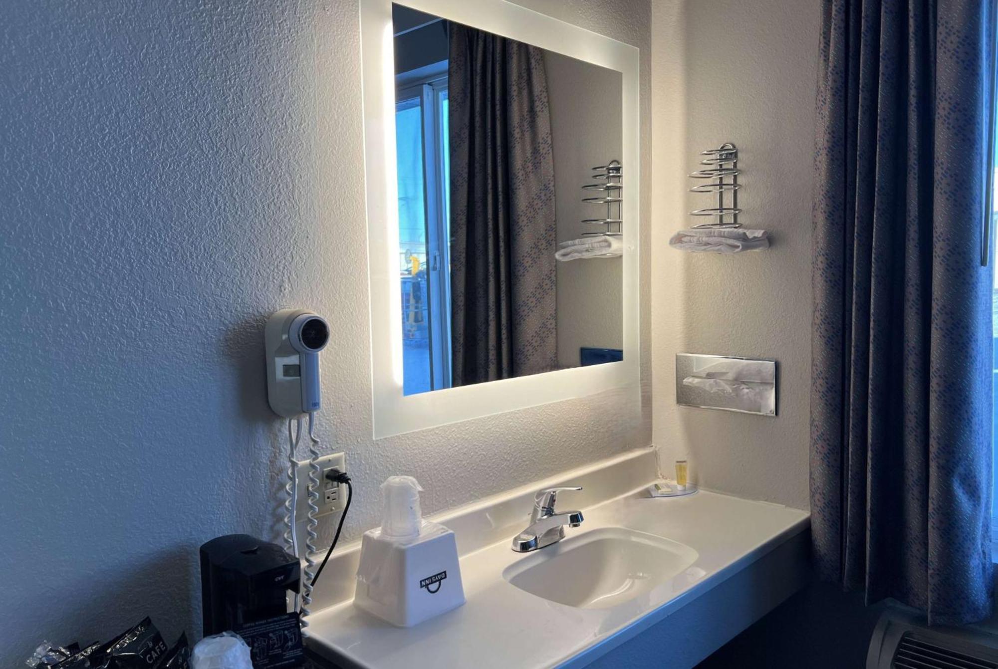 Days Inn By Wyndham Jamestown Bagian luar foto