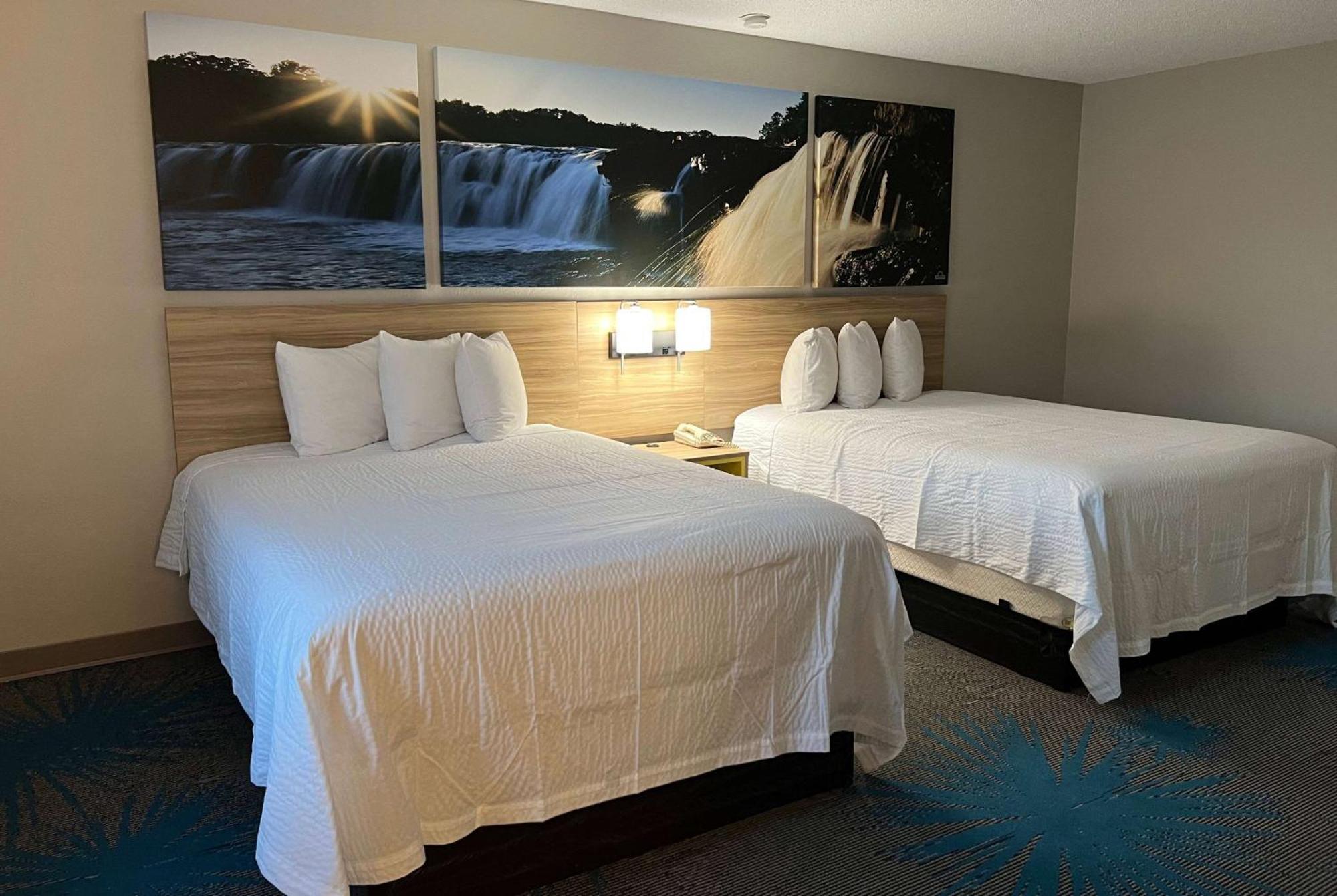Days Inn By Wyndham Jamestown Bagian luar foto
