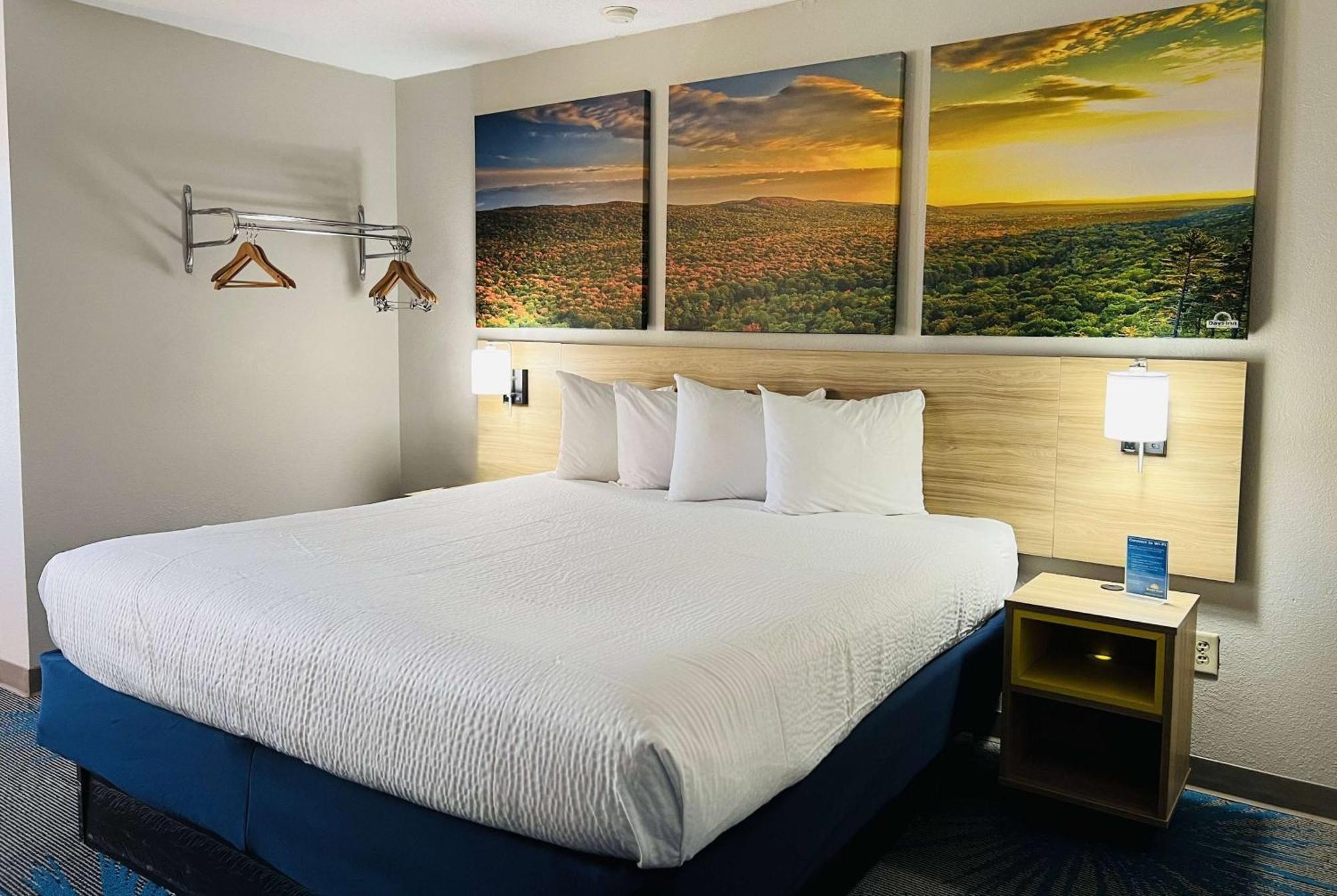 Days Inn By Wyndham Jamestown Bagian luar foto