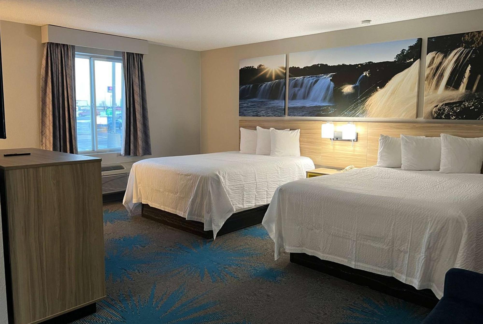 Days Inn By Wyndham Jamestown Bagian luar foto