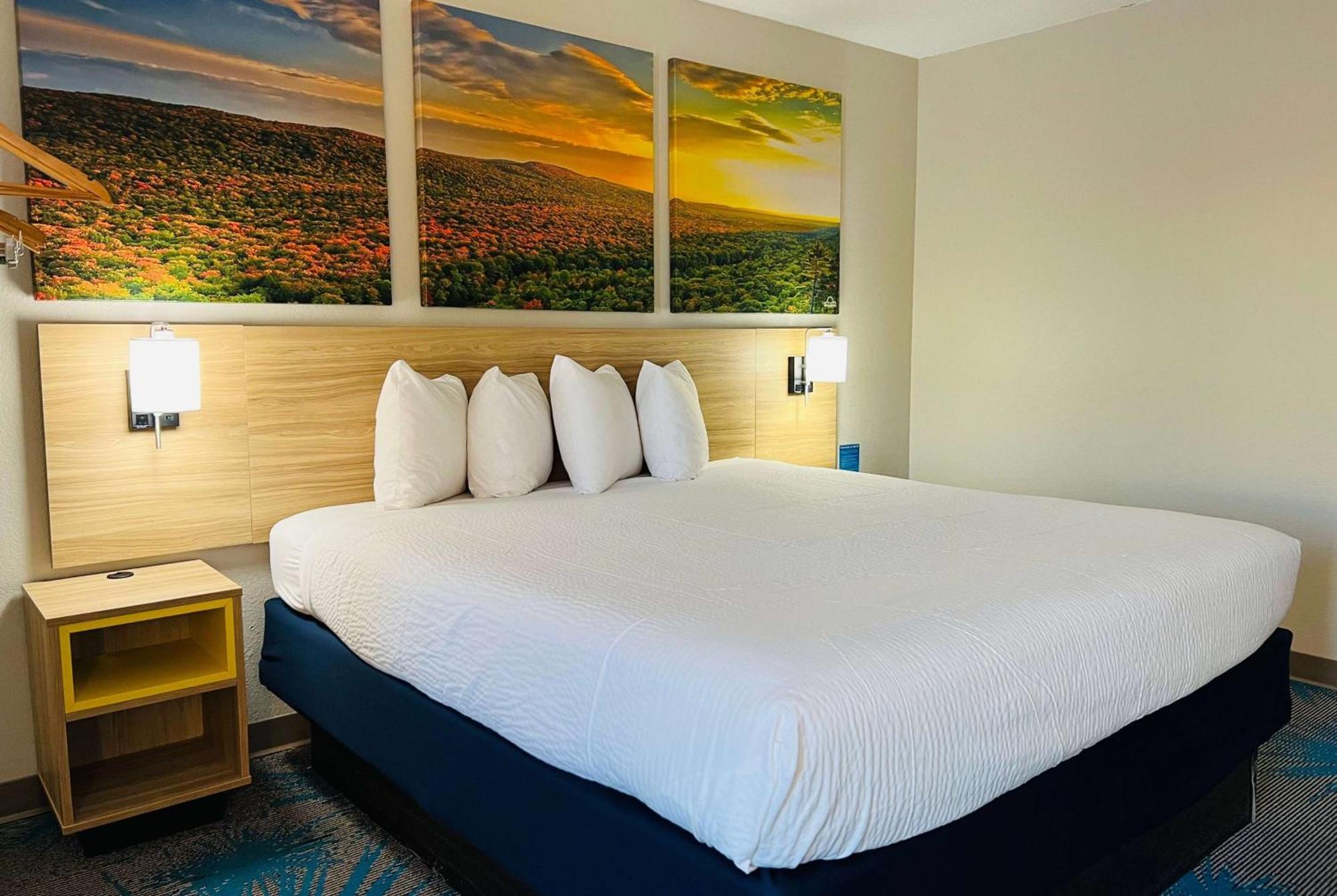 Days Inn By Wyndham Jamestown Bagian luar foto